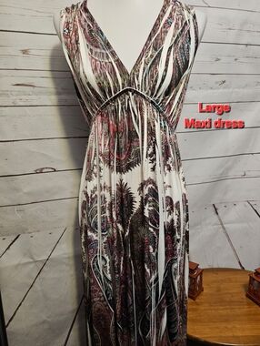 Boho Paisley V-Neck Maxi Dress in Ivory and Pink